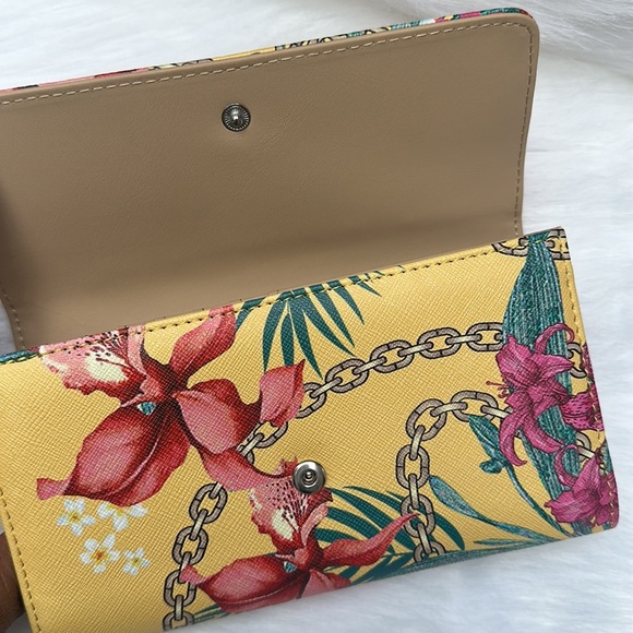 New GUESS Abree Slim Wallet - Picture 2 of 4